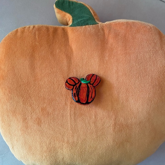 Mickey Mouse Pumpkin Pin Handmade - Picture 2 of 4